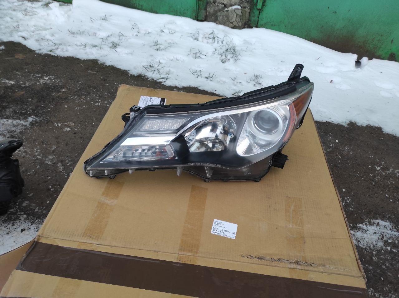 Фара ПередняToyota RAV4 2014 Права Ліва Галоген