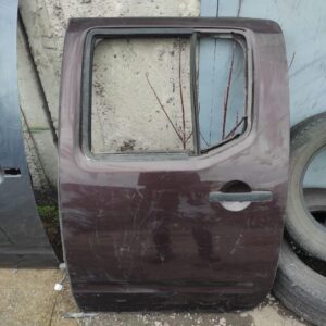 Nissan navara 2008 рік д-40 задня ліва дверка гола