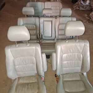 Сидіння Автомобільні Салону 1 та 2 ряд  Toyota Land Cruiser 100 Шкіряний