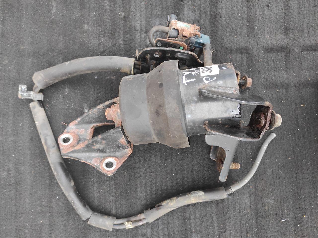 Передня подушка двигуна Toyota Venza 2009-2016