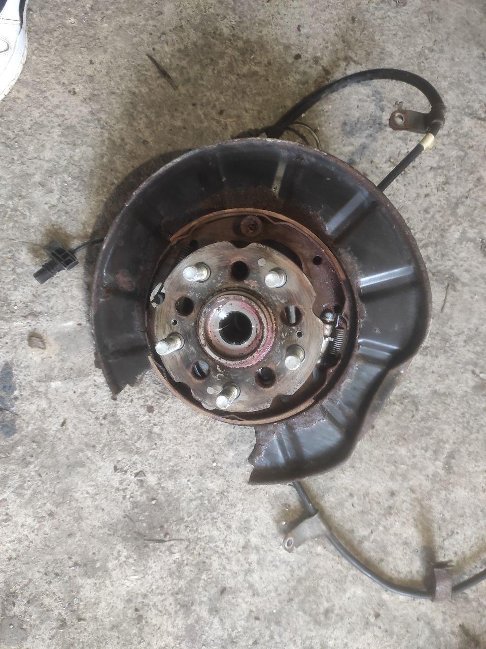 Цапфа передня права ліва Honda Pilot 2008-2015 Acura MDX 2006-2012