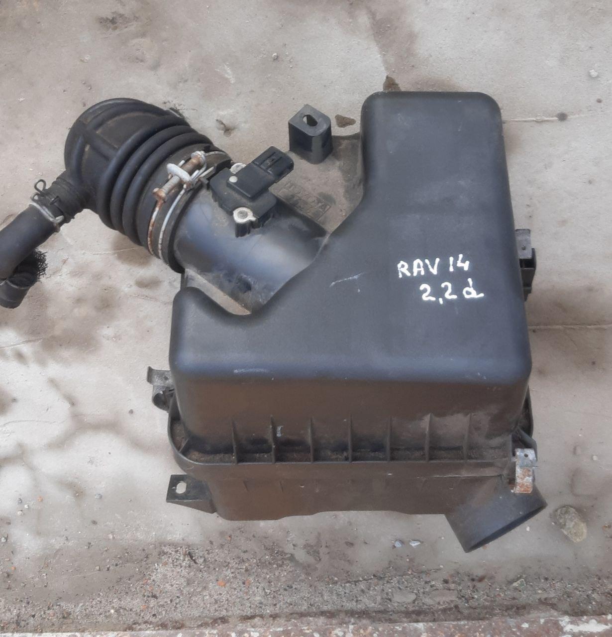Корпус повітряного фільтра Toyota RAV4 2014 2.2D