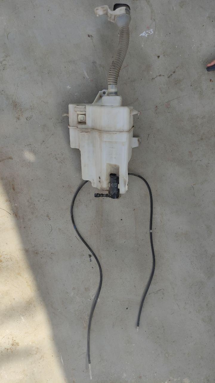 Бачок омивача Toyota RAV4 2013-2018