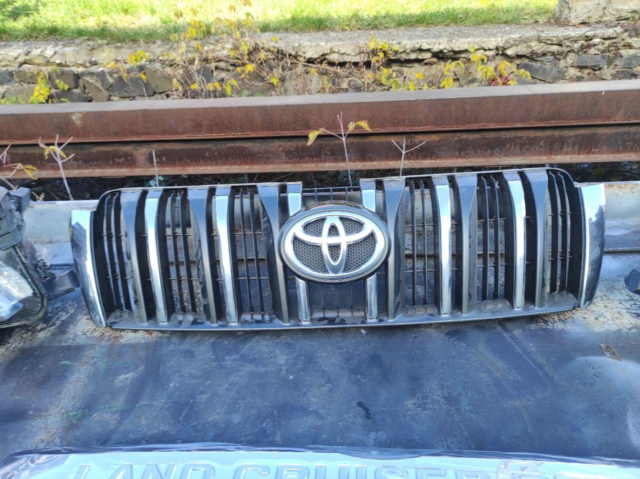 Решітка Радіатора Toyota Land Cruiser Prado 150