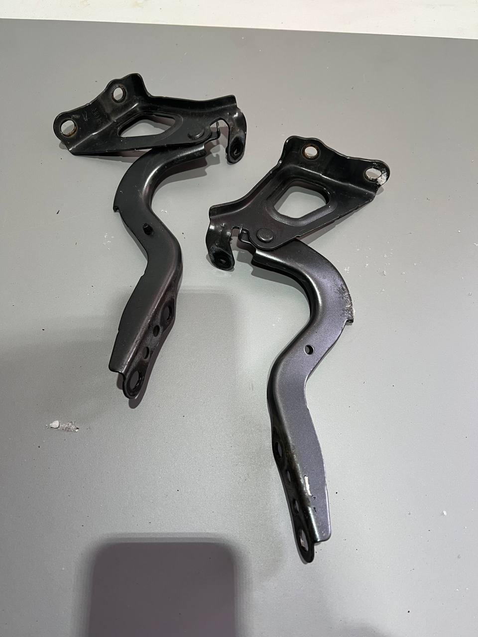 Петлі капота Toyota RAV4 2019-2024