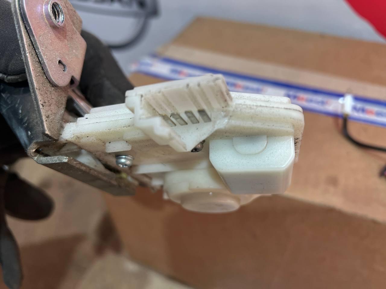 Замок кришки багажника Honda Crosstour 2009-2015 - Зображення 2