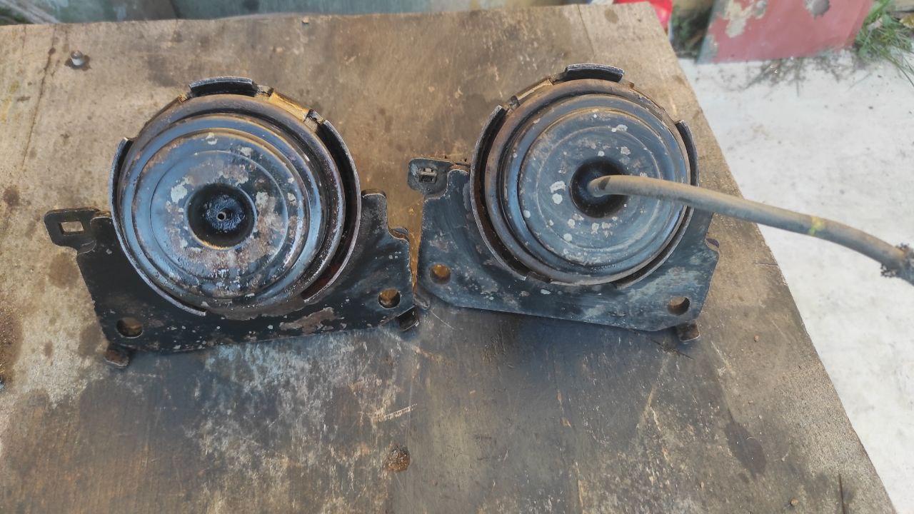 Подушка двигуна Toyota Land Cruiser Prado 120