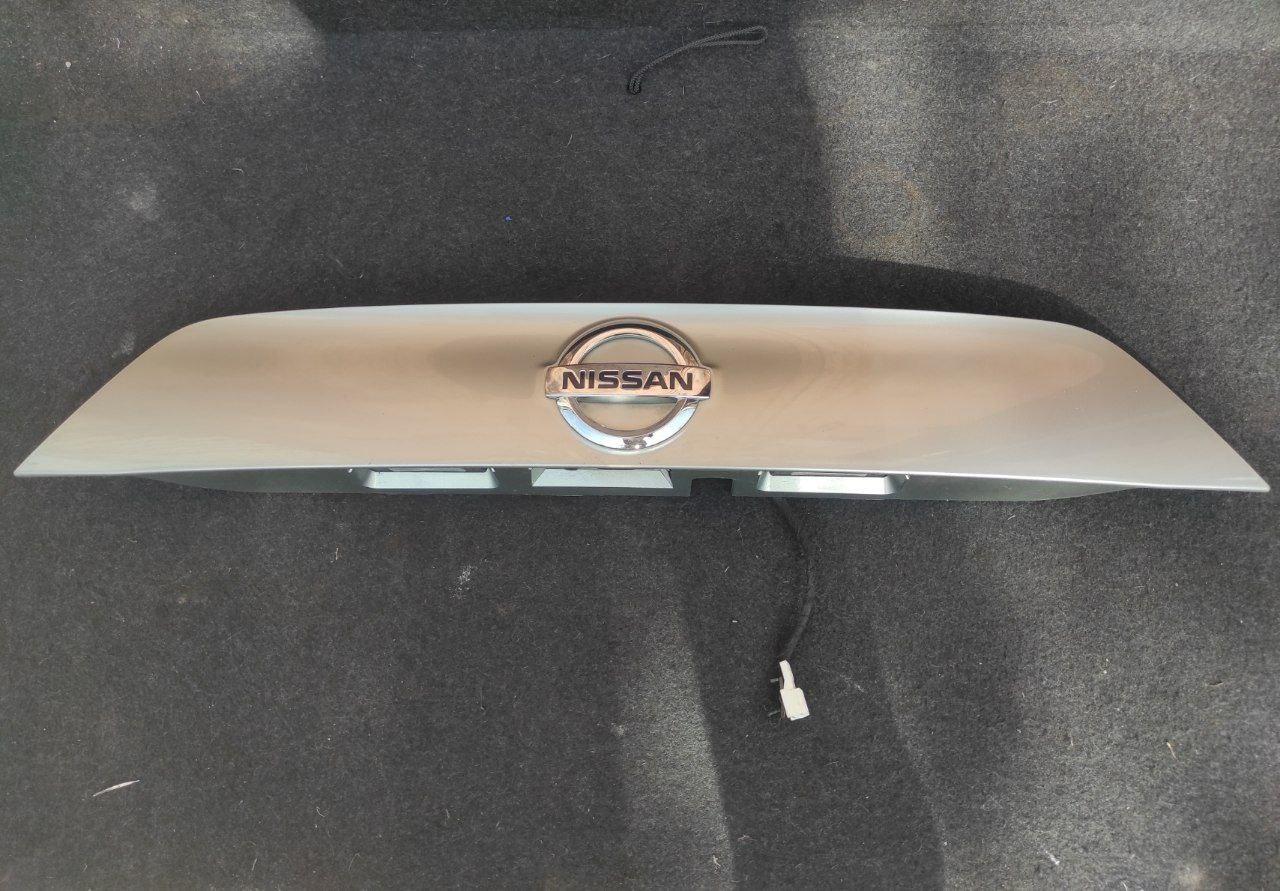 Накладка кришки багажника Nissan Qashqai J11 90810-4EA0A