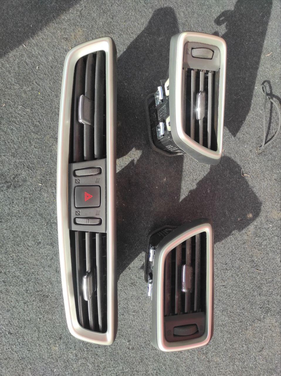 Дефлектор повітря правий Nissan Qashqai J11