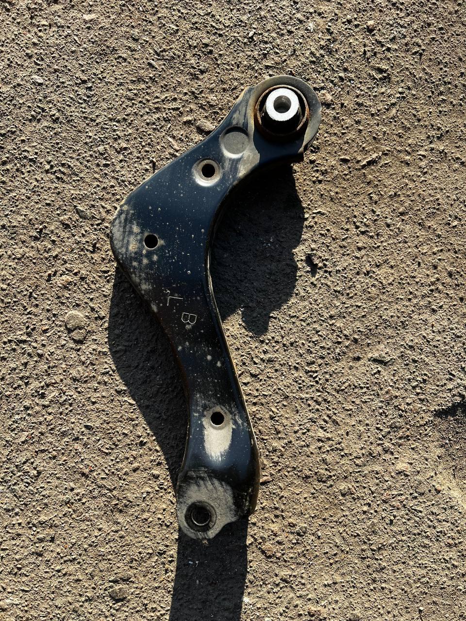 Важіль підвіски задній лівий верхній Toyota RAV4 2019-2024 OEM 48755-0R040