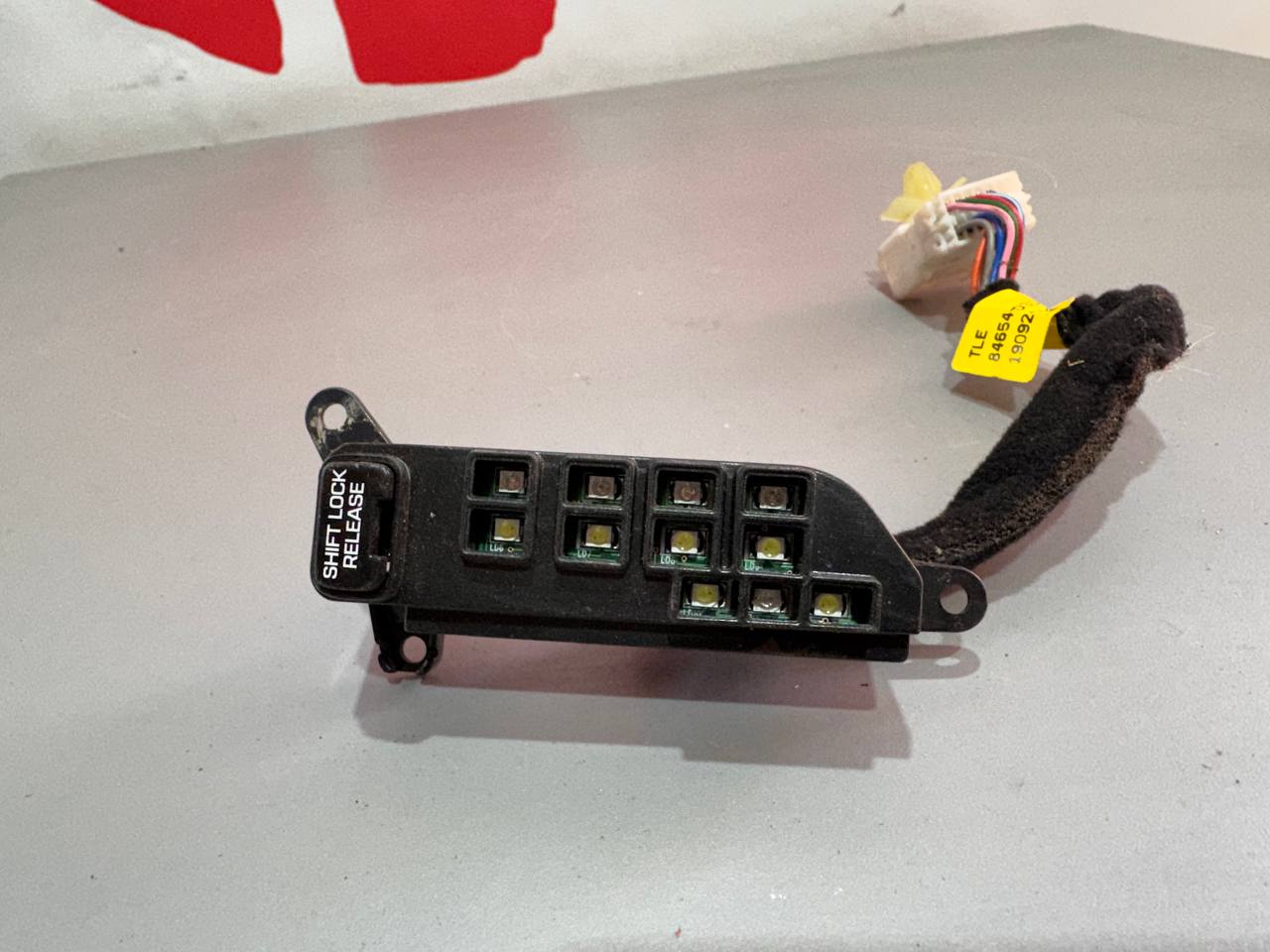 Блок кнопок селектора АКПП (Shift Lock - індикатор передач) Hyundai Tucson 2015-2021 84654-D3000