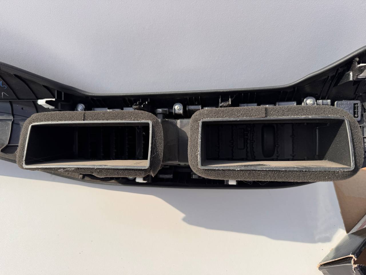 Вентиляційна решітка центральної консолі Hyundai Tucson 84796-D3AB0 - Зображення 2