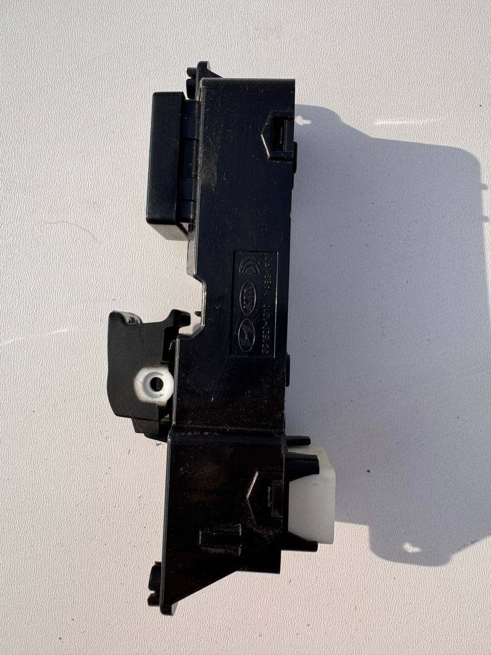 Кнопка склопідіймача задньої правої двері Hyundai Tucson 2015-2021 93580-D3100