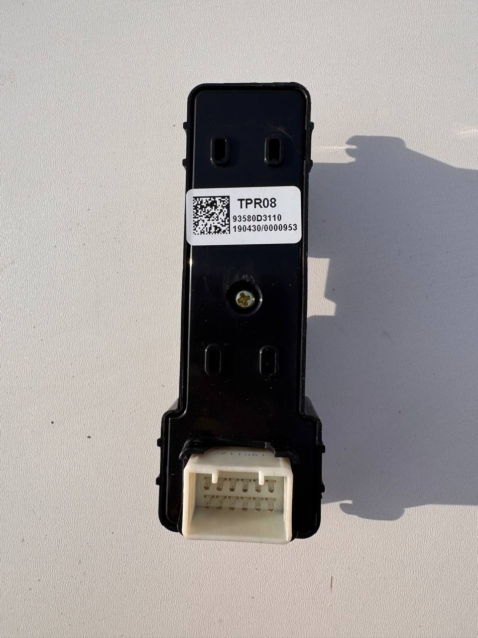 Кнопка склопідіймача задньої правої двері Hyundai Tucson 2015-2021 93580-D3100 - Зображення 4