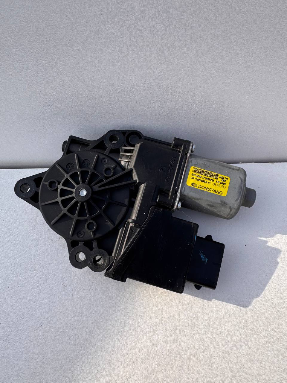 Моторчик склопідйомника передній (без механізму) Hyundai Tucson 2015-2021 82460-2W200 - Зображення 4