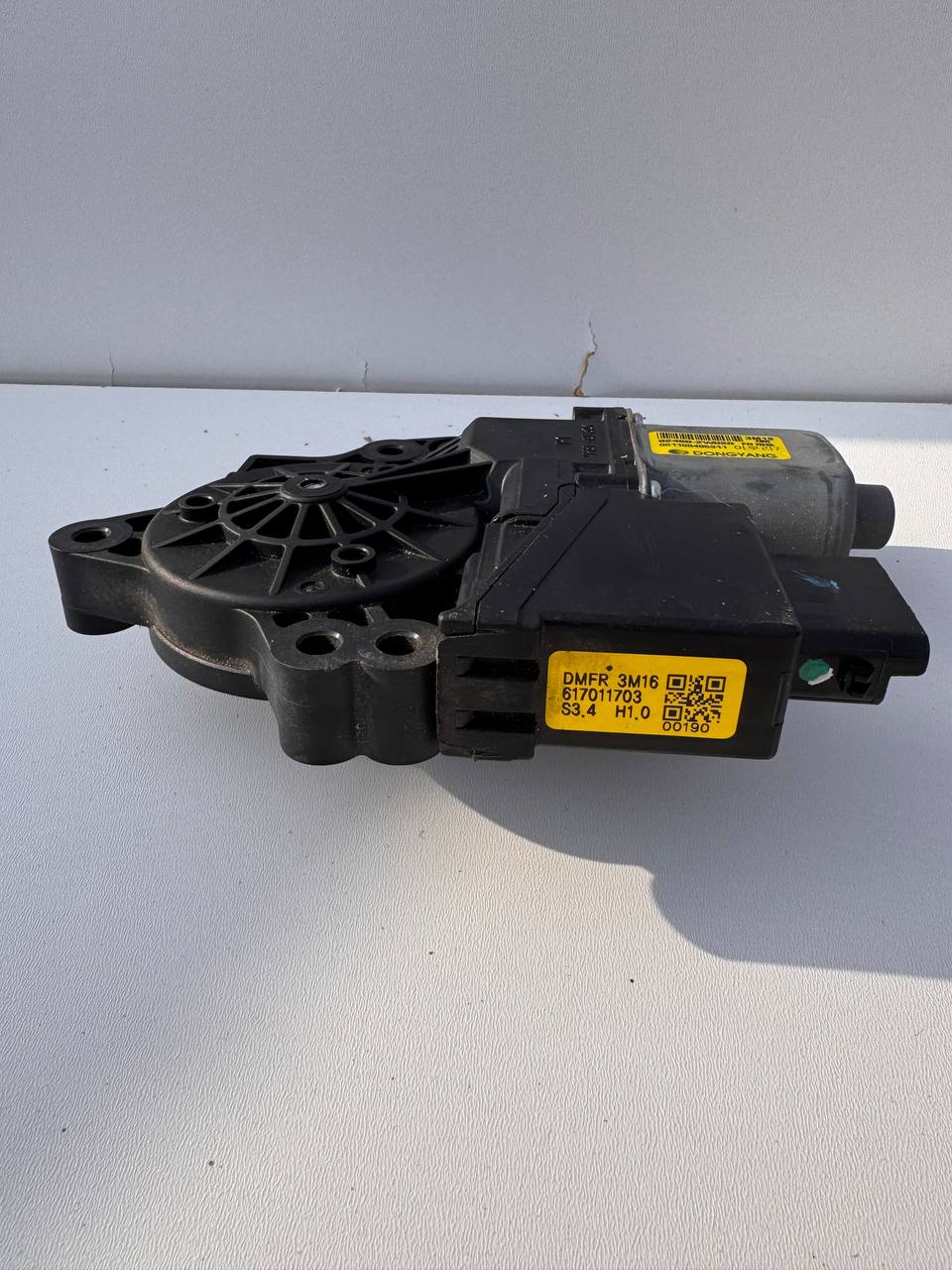 Моторчик склопідйомника передній (без механізму) Hyundai Tucson 2015-2021 82460-2W200 - Зображення 3