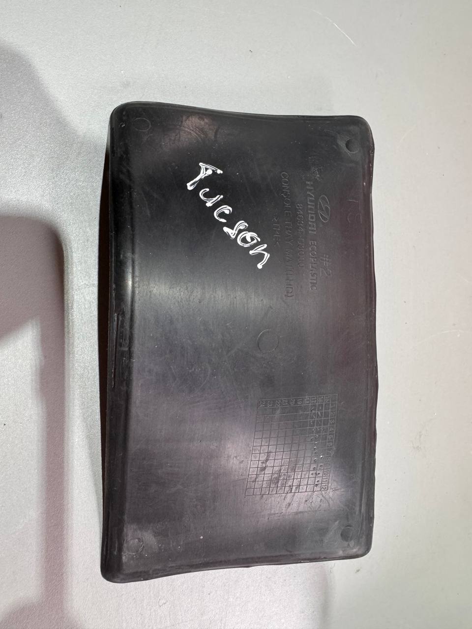 Вставка-органайзер консолі / ящик підлокітника (Center Console Tray / Storage Insert) Hyundai Tucson 2015-2021 84690-D3000