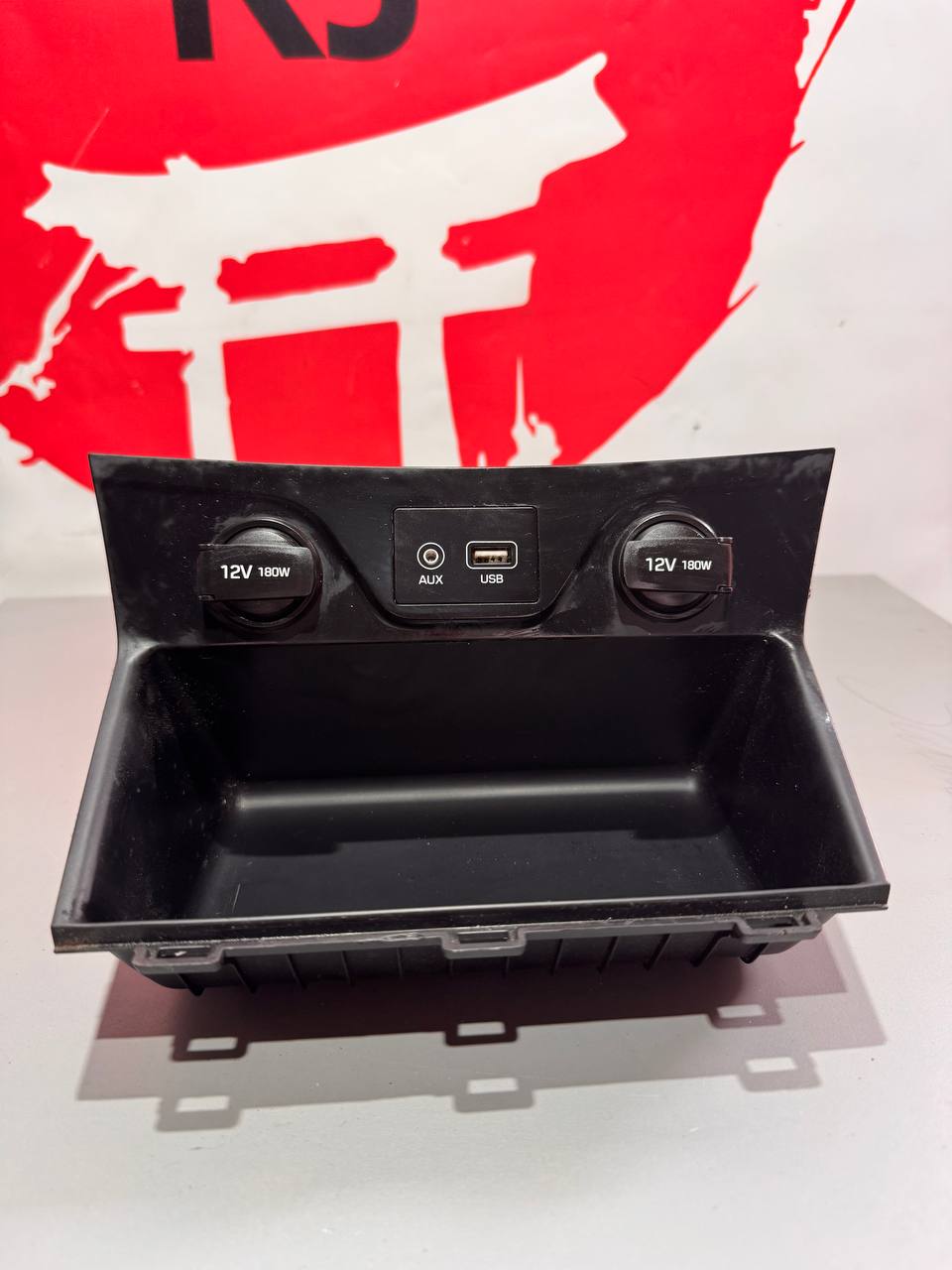 Блок розеток / USB / AUX + ніша центральної консолі Hyundai Tucson 2015-2021 96120-D3000