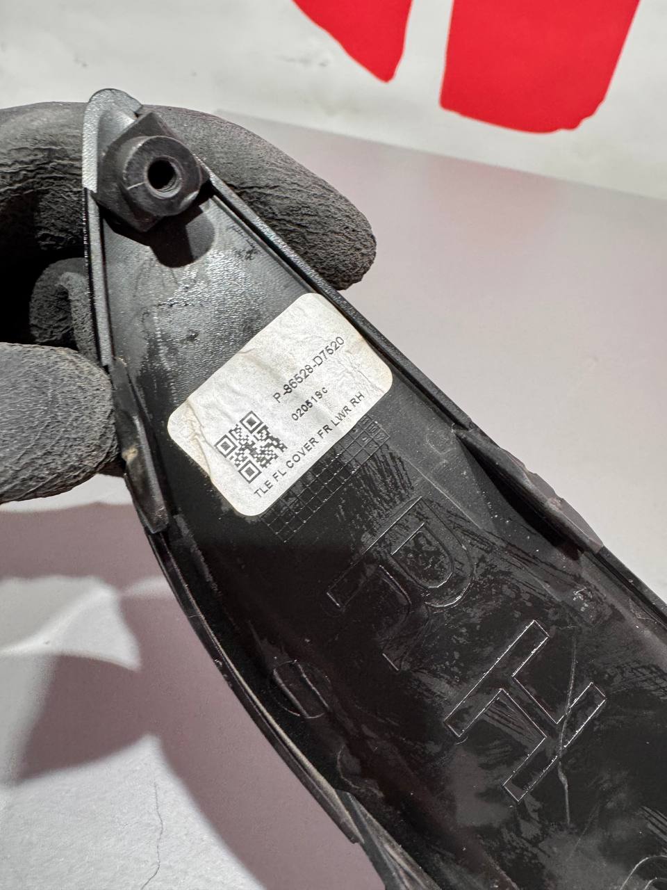 Накладка протитуманної фари переднього бампера права (RH) Hyundai Tucson 2015-2021 86528-D7520 - Зображення 4