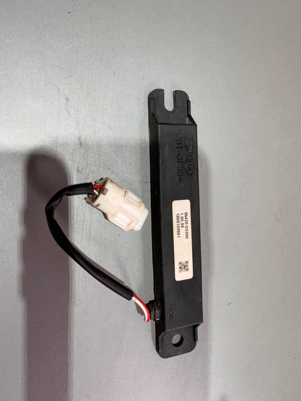 Датчик безключового доступу / антена Smart Key (зовнішня) Hyundai Tucson 2015-2021 95420-D3300