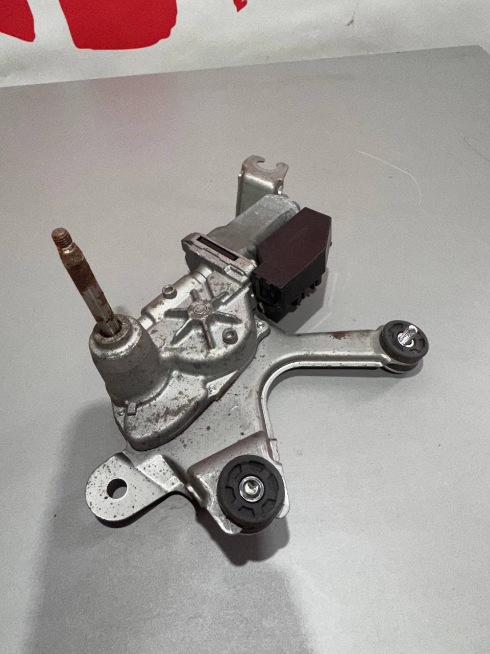 Моторчик заднього склоочисника Hyundai Tucson 2015-2021 85130-42080