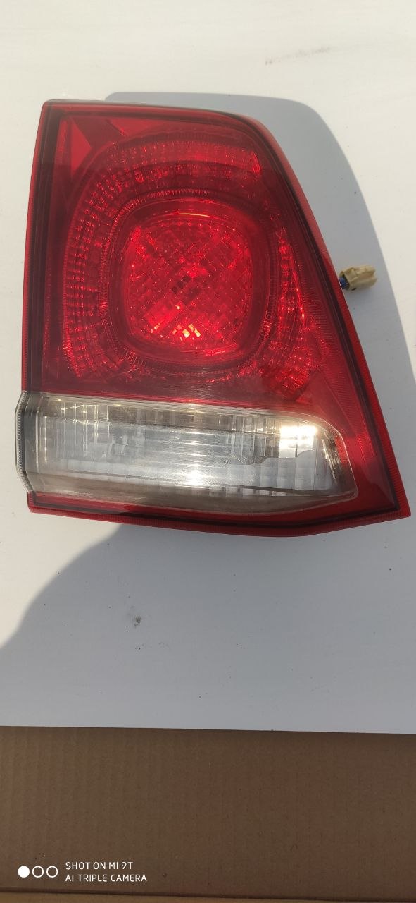 Ліхтар задній внутрішній правий (кришка багажника, рестайл) Toyota Land Cruiser 200 2016-2021 81581-60C10