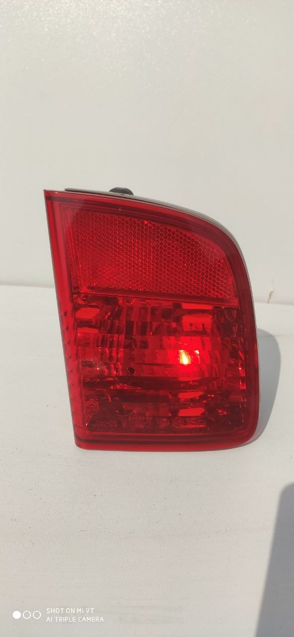 Ліхтар задній внутрішній лівий (кришка багажника, дорестайл) Toyota Land Cruiser 200 2008-2015 81591-60290