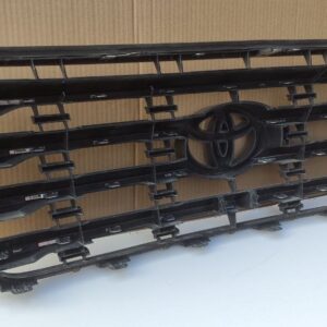 Решітка радіатора Toyota Land Cruiser 200 2008-2021 53101-60480