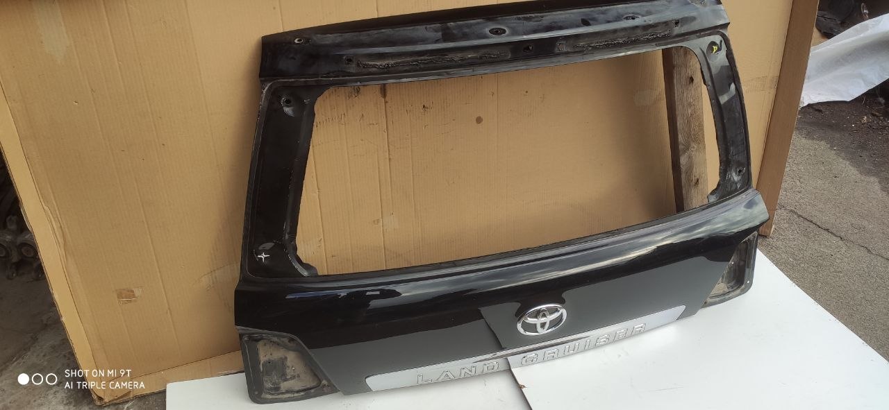 Верхня частина кришки багажника (ляда, рестайл) Toyota Land Cruiser 200 2016-2021 67005-60C30