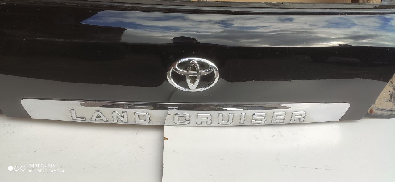 Верхня частина кришки багажника (ляда, рестайл) Toyota Land Cruiser 200 2016-2021 67005-60C30 - Зображення 3