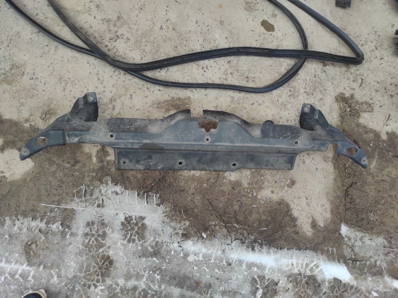 Верхній захист радіатора Toyota Land Cruiser Prado 120 53295-60040