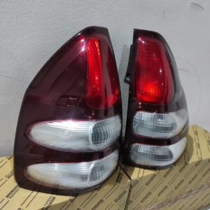 Правий задній ліхтар Toyota Land Cruiser Prado 120 81551-60810