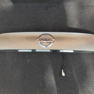 Накладка кришки багажника зовнішня з емблемою Nissan Qashqai J11 / Rogue Sport 2014-2022 90810-4EA0A