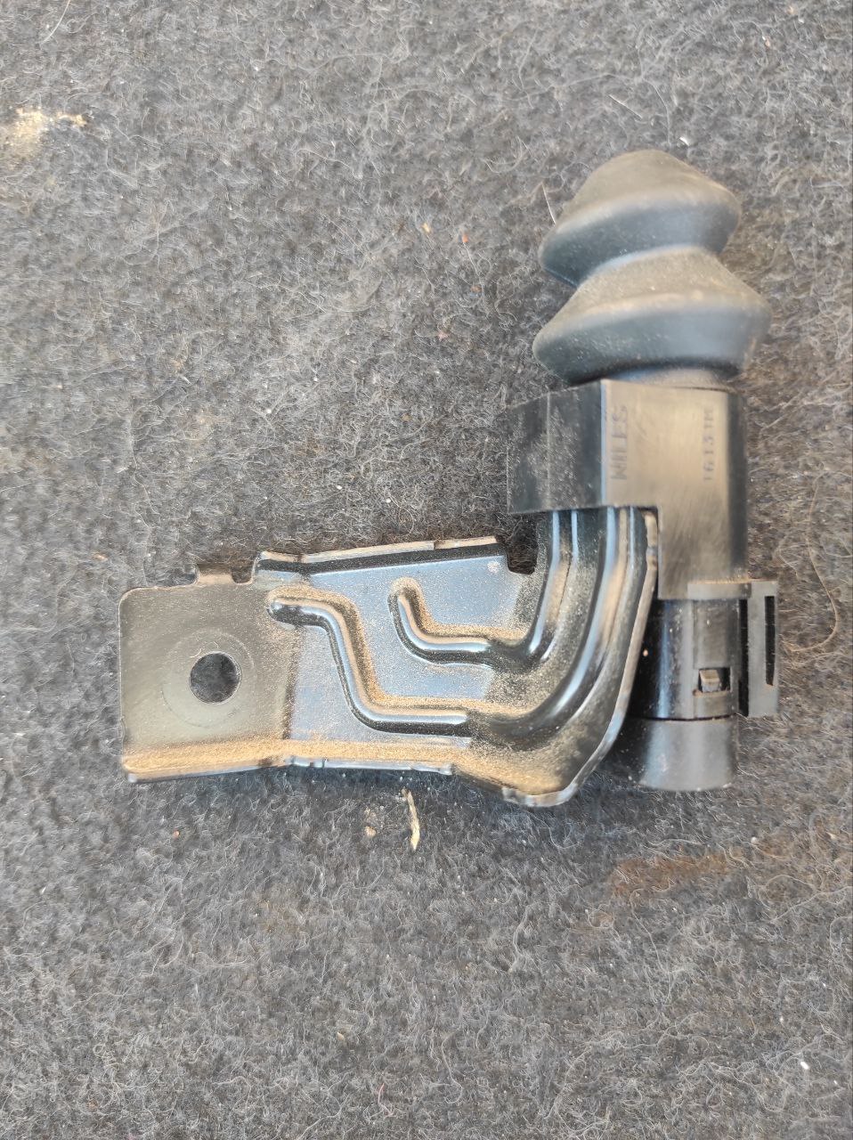 Кінцевик капота Nissan Qashqai J11 / Rogue Sport 2014-2022 25360-4EA0A