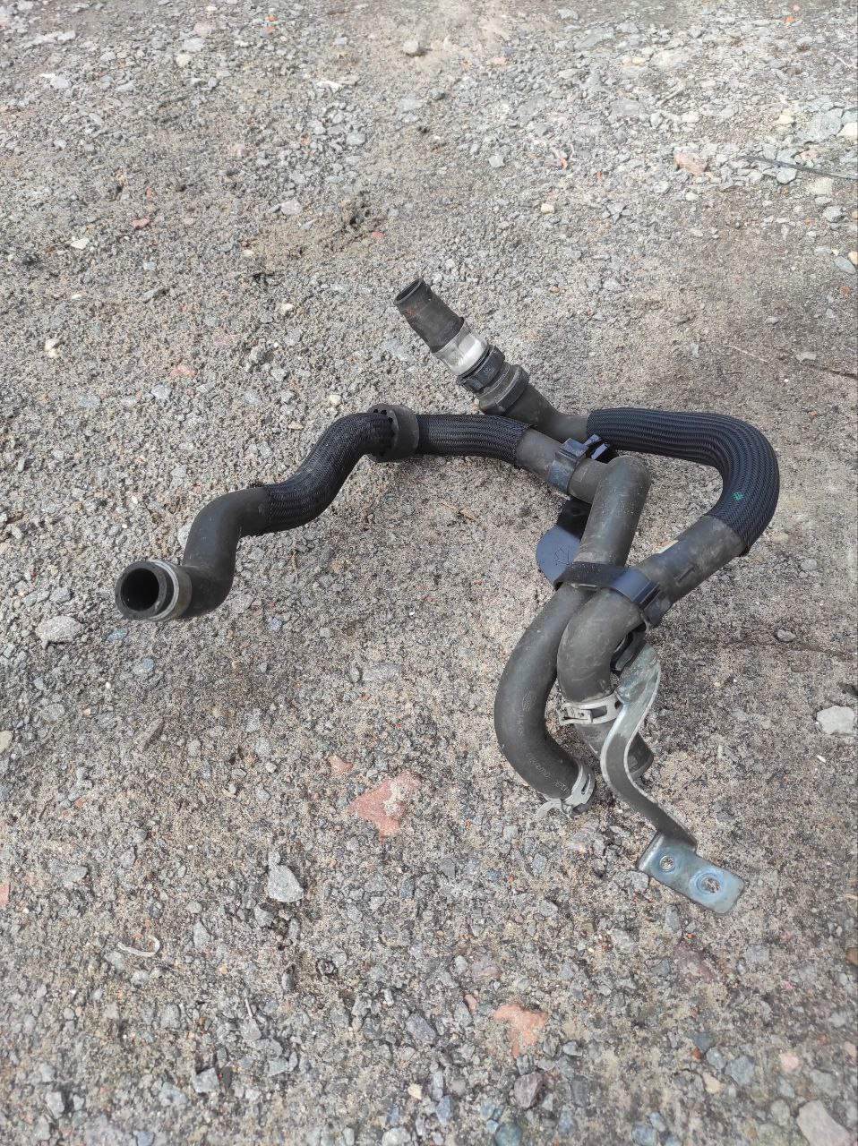 Патрубок системи охолодження Nissan Qashqai J11 / Rogue Sport 2014-2022 92400-4EA0A