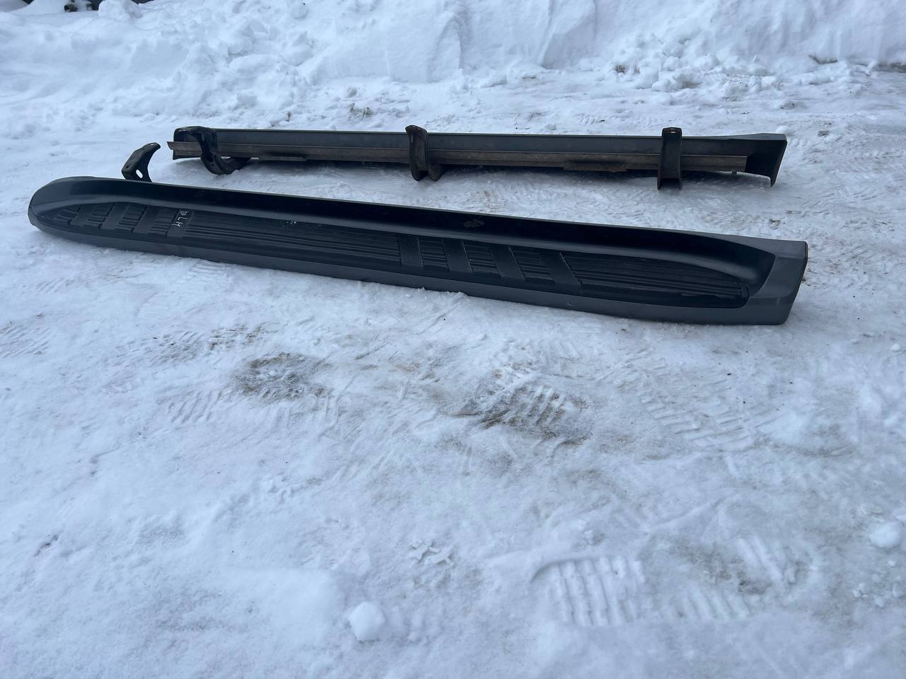 Права підніжка Toyota Land Cruiser Prado 120 51773-60130 - Зображення 4
