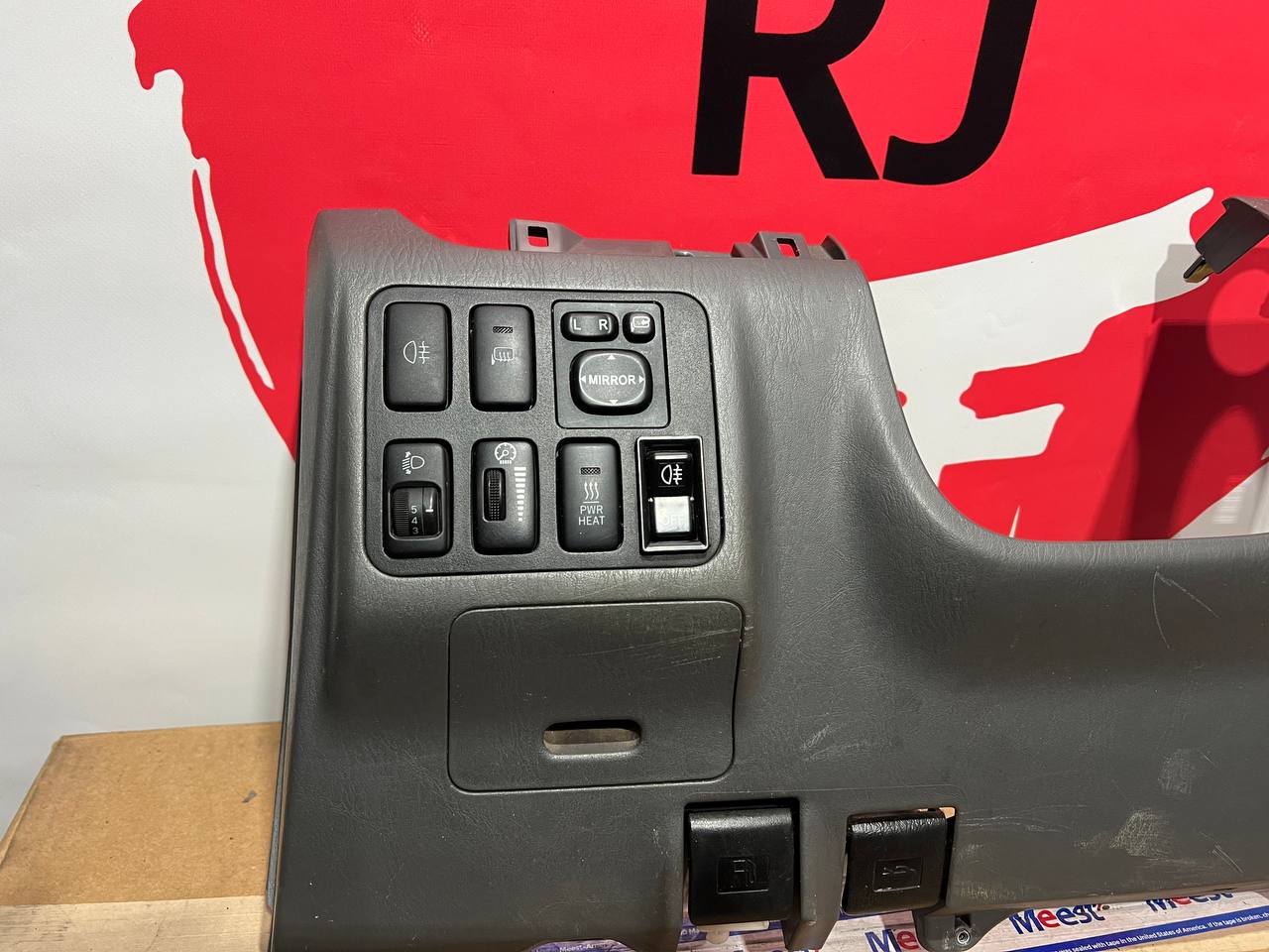 Ручка відкривання лючка бензобака Toyota Land Cruiser Prado 120 77030-60060