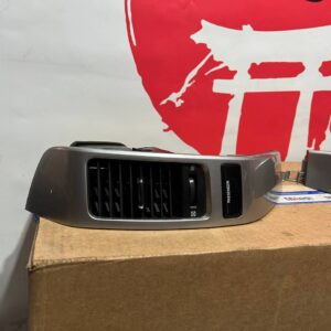 Дефлектори салону центральні Toyota Land Cruiser Prado 120 55670-60110