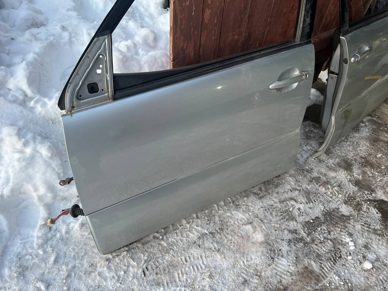Двері передні праві Toyota Land Cruiser Prado 120 67001-60170