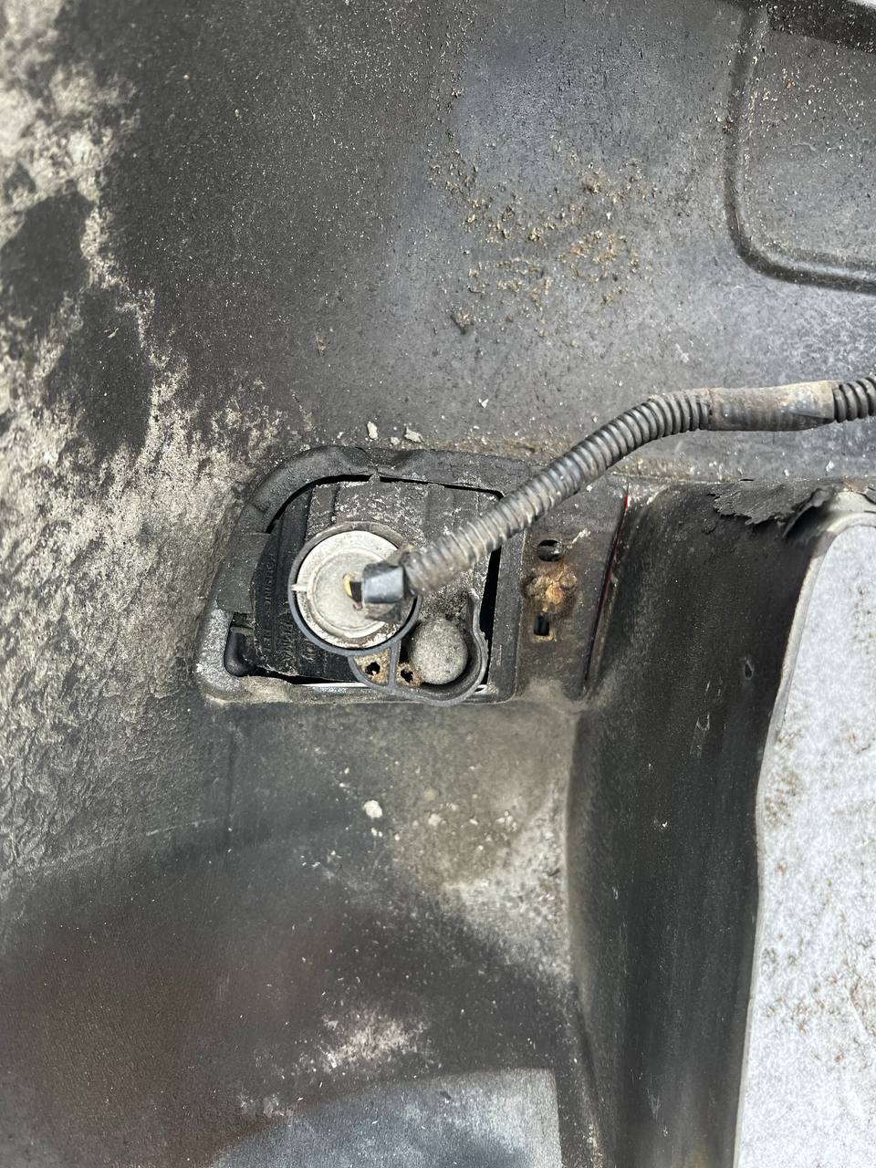 Ліхтар протитуманний задній лівий Toyota Land Cruiser Prado 120 81496-60010 - Зображення 9