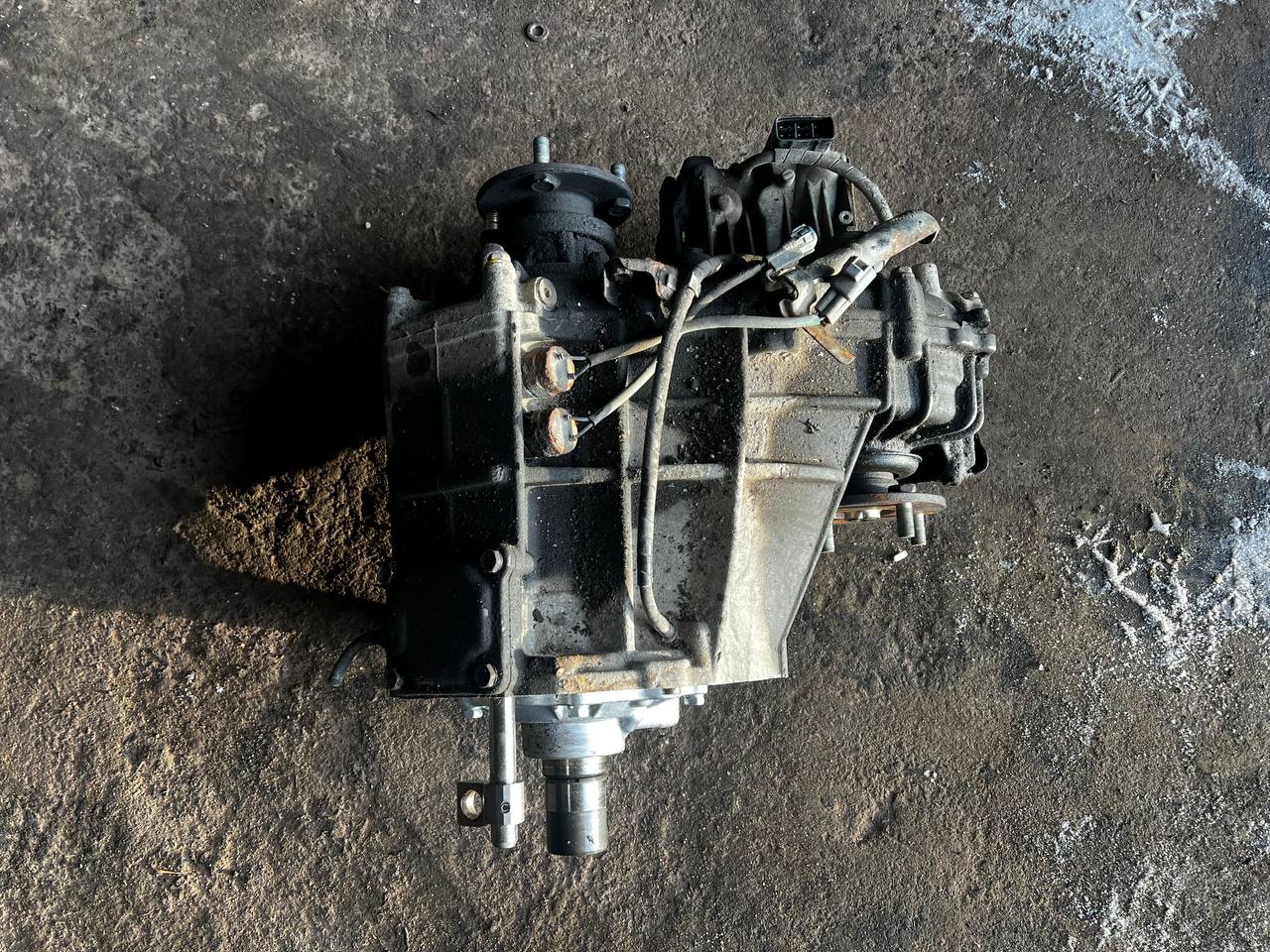 Роздавальна коробка Full-Time 4WD Toyota Land Cruiser 200 36100-6D440