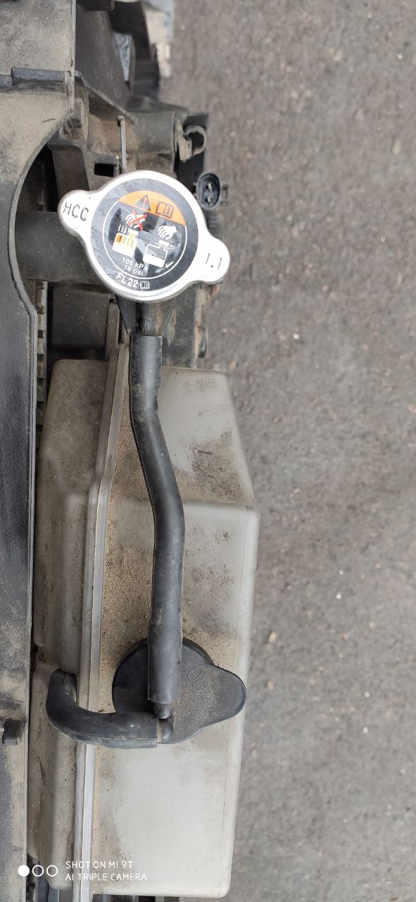 Розширювальний бачок системи охолодження Mazda 3 BM PE11-15-350 - Зображення 3