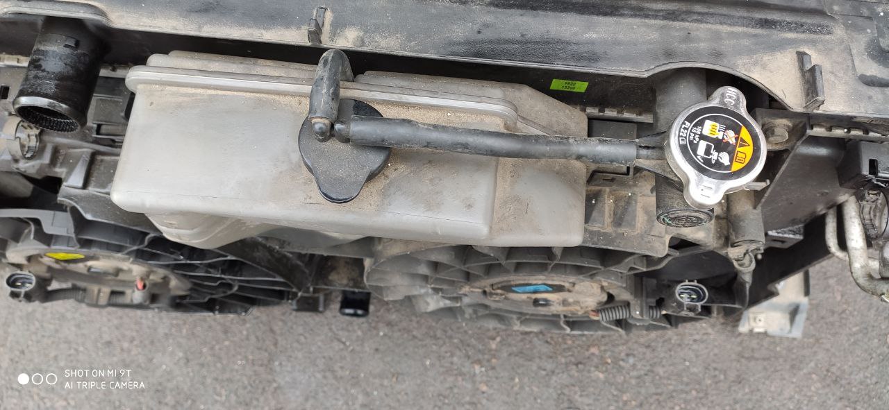 Розширювальний бачок системи охолодження Mazda 3 BM PE11-15-350