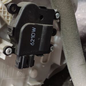 Радіатор кондиціонера (випарник) з осушувачем Mazda 3 BM / BN BJE3-61-J10A