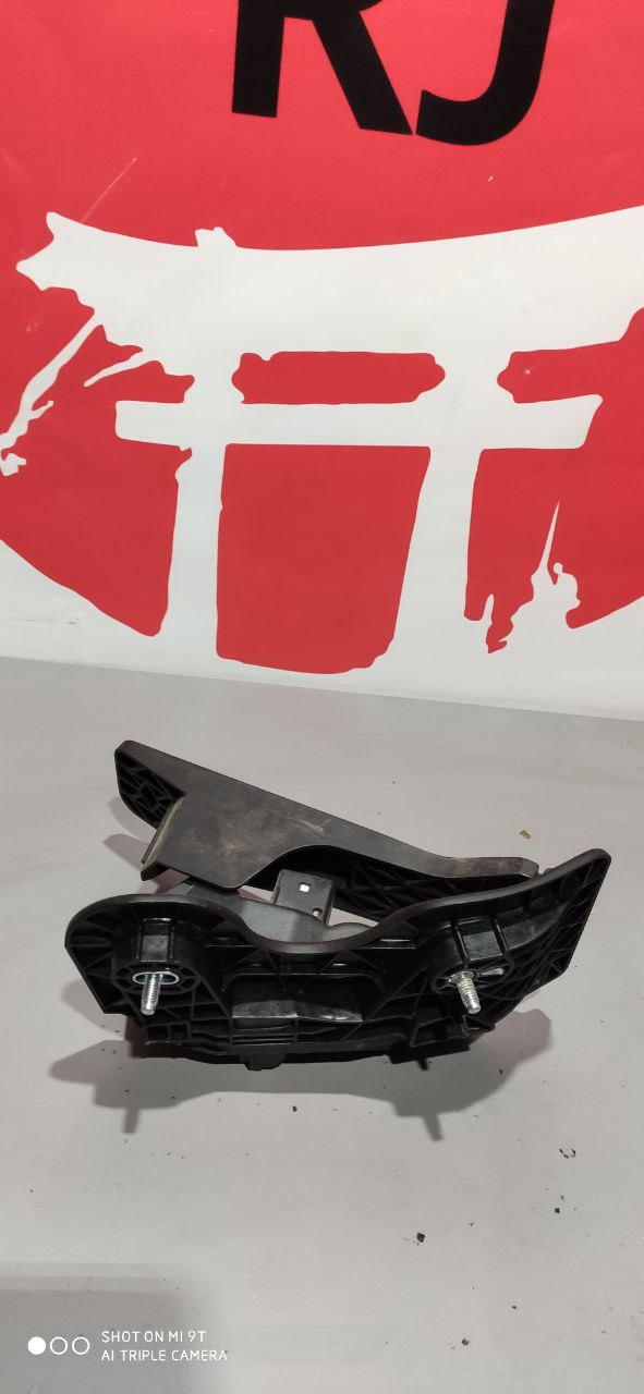 Педаль газу (електронна педаль акселератора) Mazda 3 BM / BN GHK3-41-600E