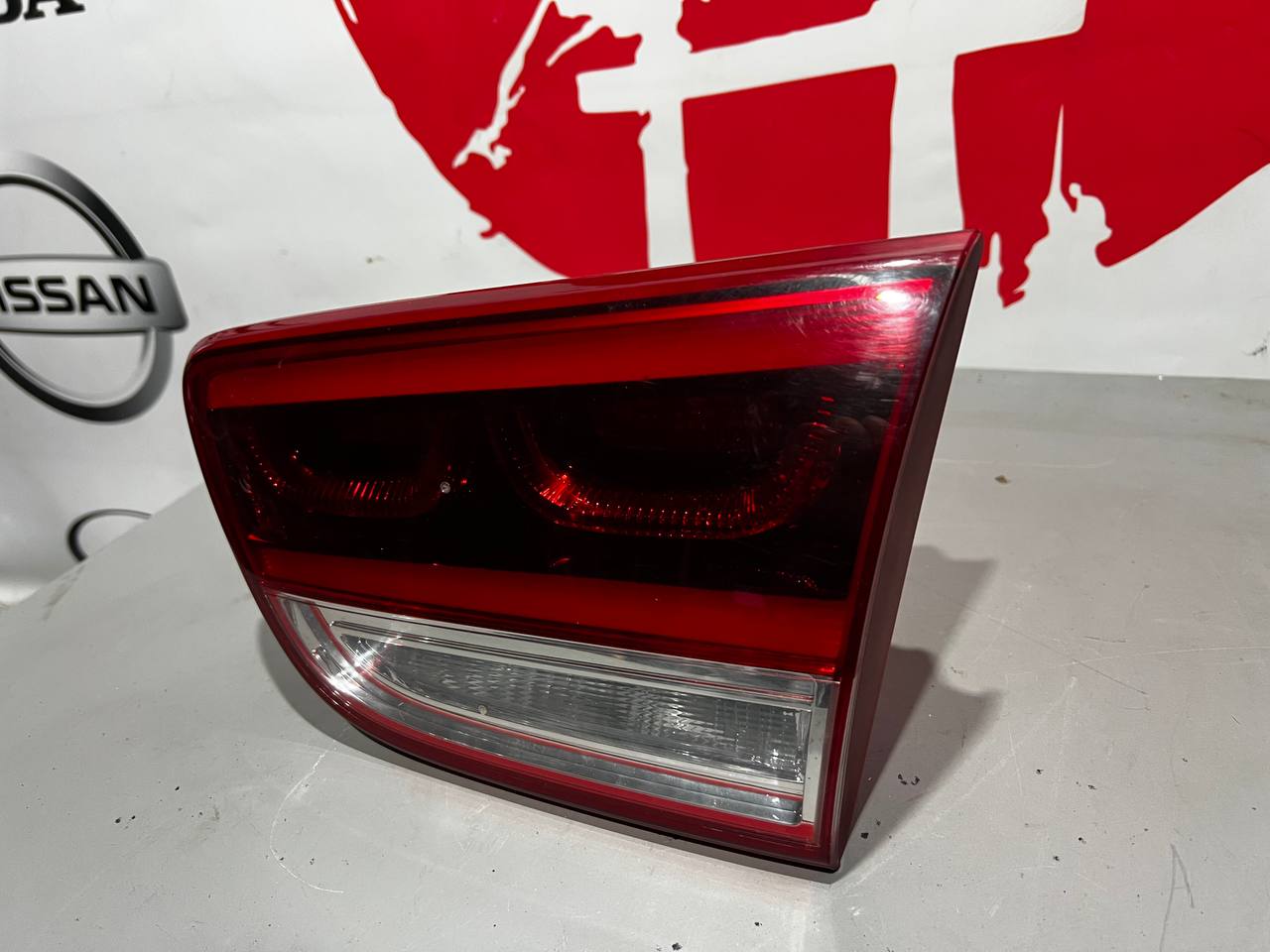 Ліхтар задній внутрішній правий (кришка багажника) Kia Sorento UM 2014-2018 92406-C5000