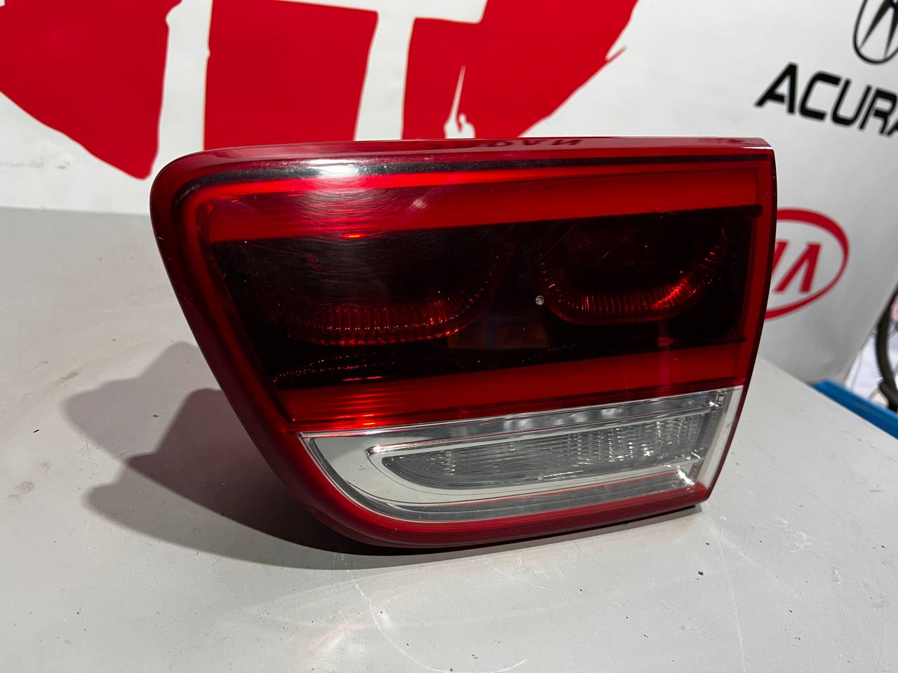 Ліхтар задній внутрішній правий (кришка багажника) Kia Sorento UM 2014-2018 92406-C5000 - Зображення 3