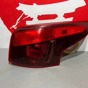 Задній правий ліхтар Nissan Rogue Sport дорестайлінг (дефект)
