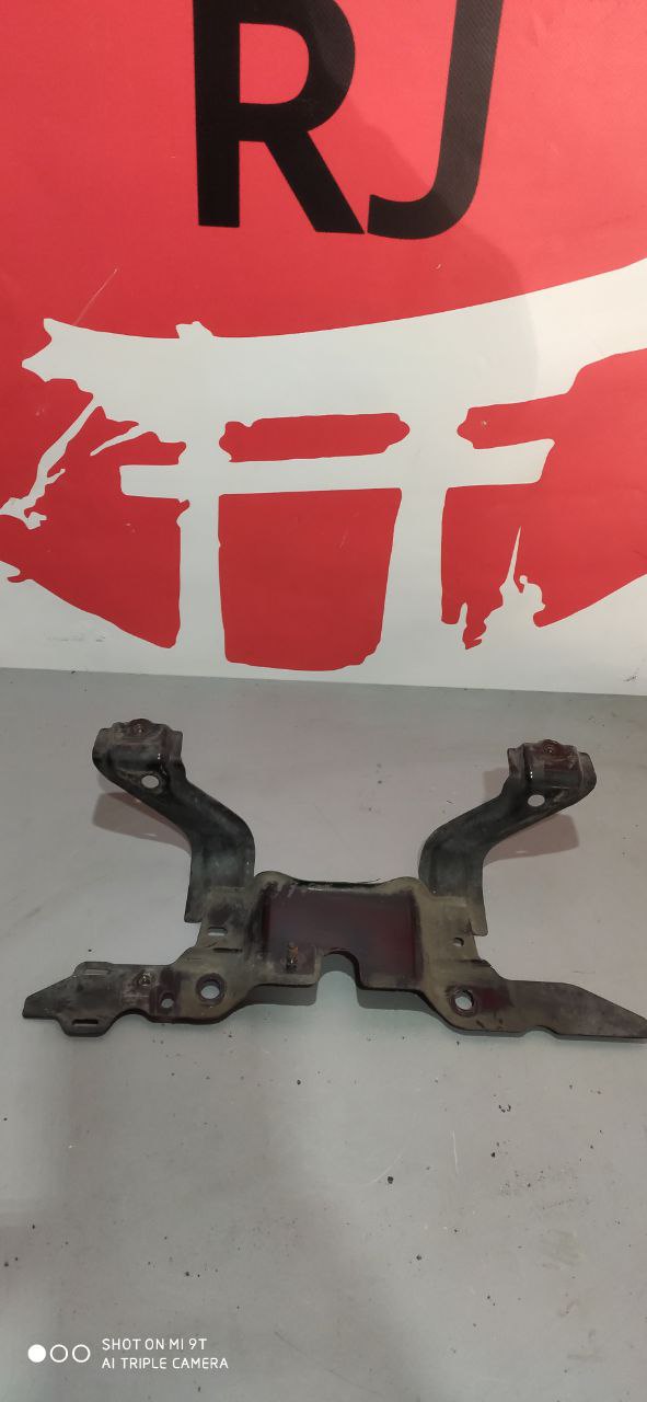 Верхній кронштейн дистроніка Mazda 3 BM / BN BHN9-50-7K0