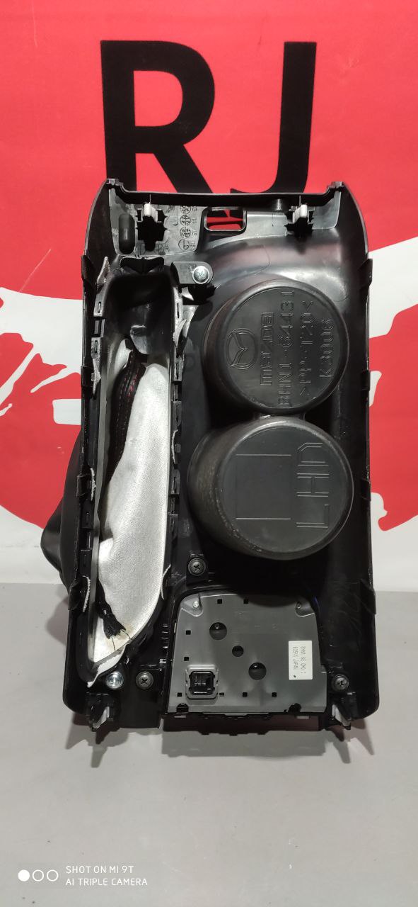 Центральна консоль (панель підсклянників) Mazda 3 BM / BN BHN1-64-431 - Зображення 8